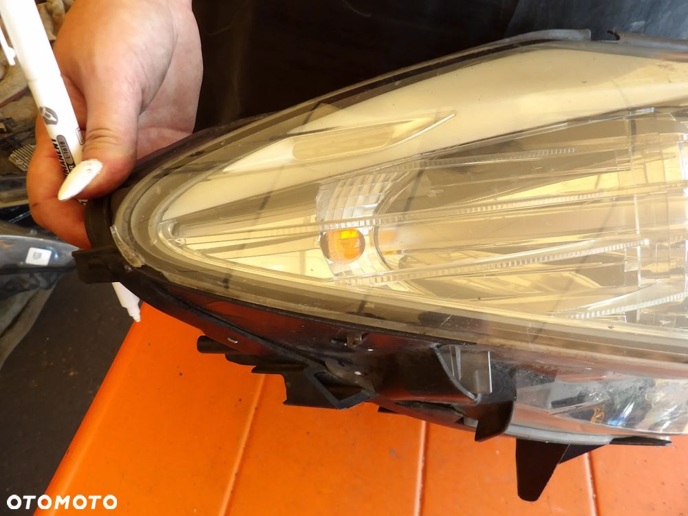 BMW - F10 - H7 - PĘKNIĘTE SZKŁO I OBUDOWA - PRAWA LAMPA PRZEDNIA - UK - 7203242 - 4