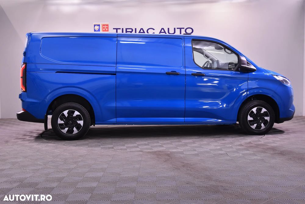 Ford Transit Custom Van - 6