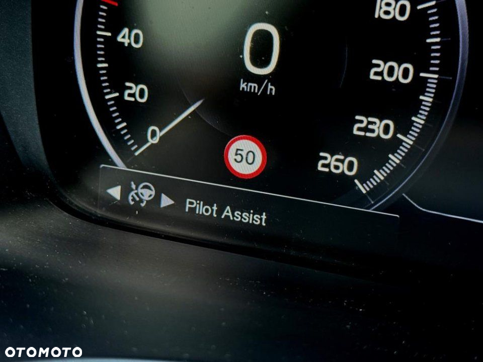 Volvo V90 Cross Country - 34