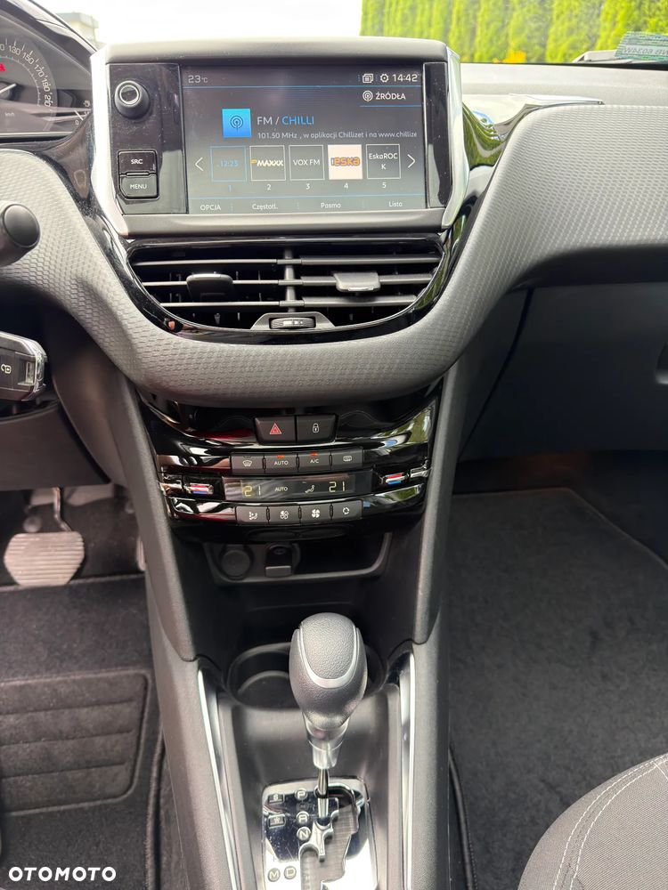 Peugeot 208 1.2 PureTech Allure S&S EAT6 - 19