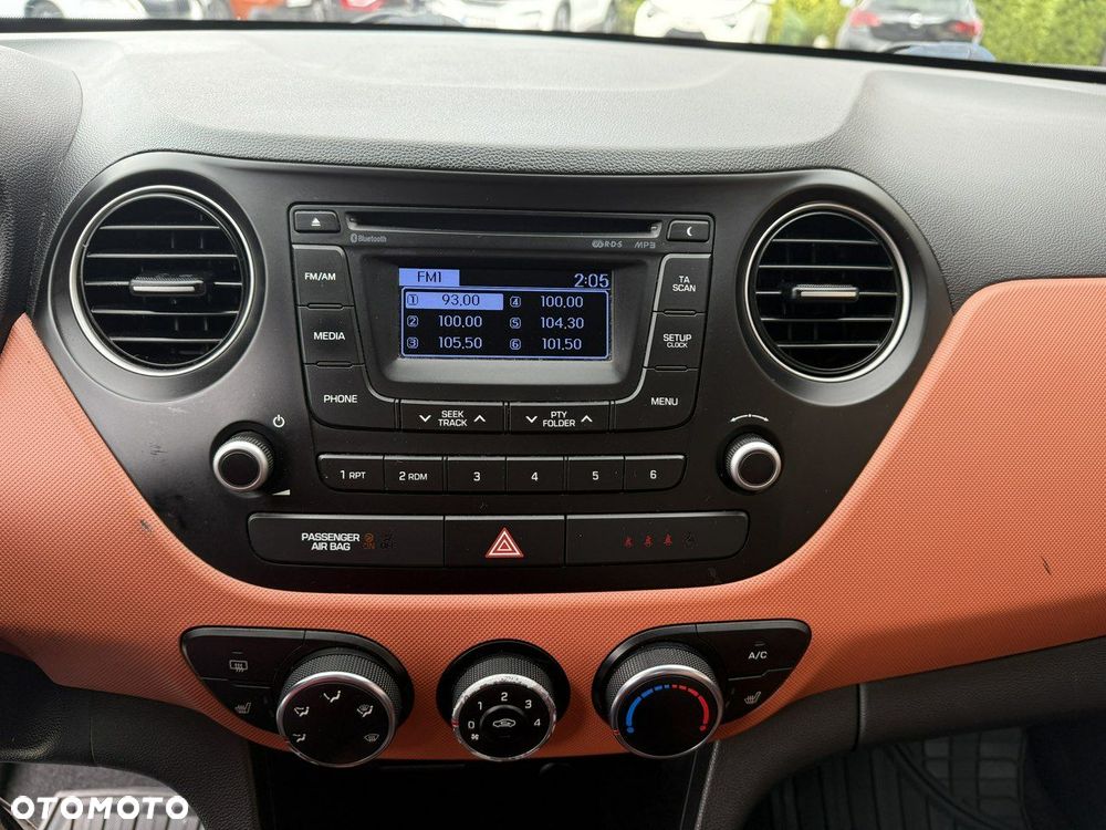 Hyundai i10 1.0 Fifa World Cup Edition - 19