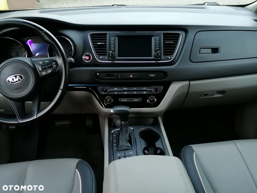 Kia Sedona 3.8 V6 EX - 24