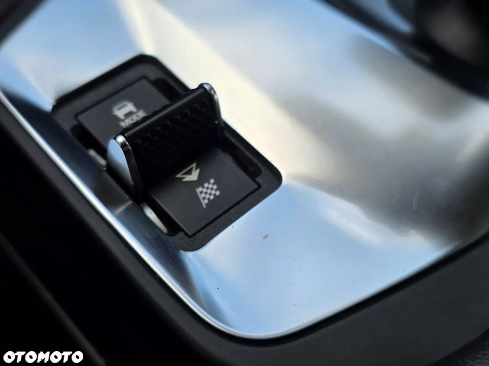 Jaguar E-Pace 2.0 i4P AWD R-Dynamic SE - 28