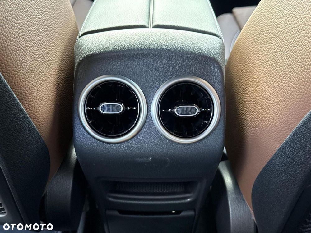 Mercedes-Benz GLB - 16