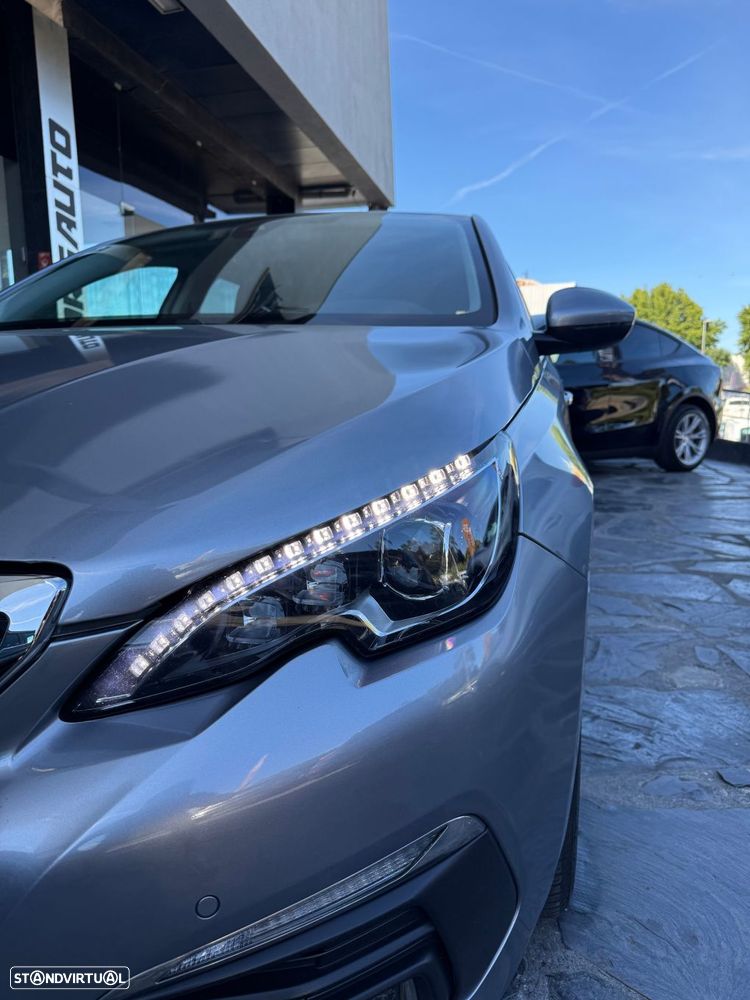 Peugeot 308 1.2 PureTech Allure EAT8 - 21