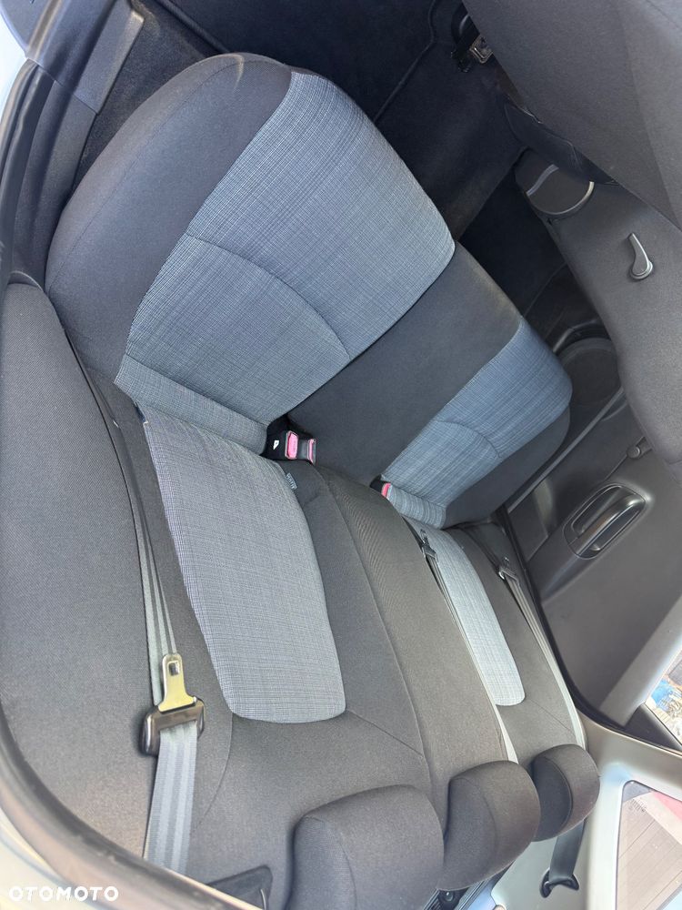 Kia Ceed - 10