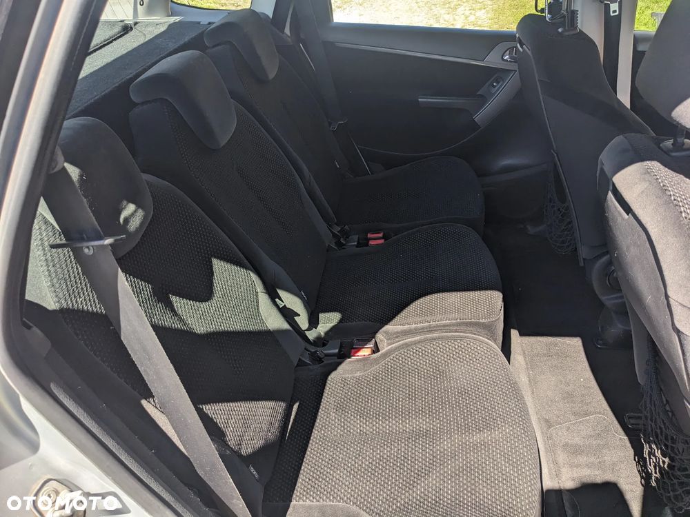 Citroën C4 HDi 110 FAP Style - 16