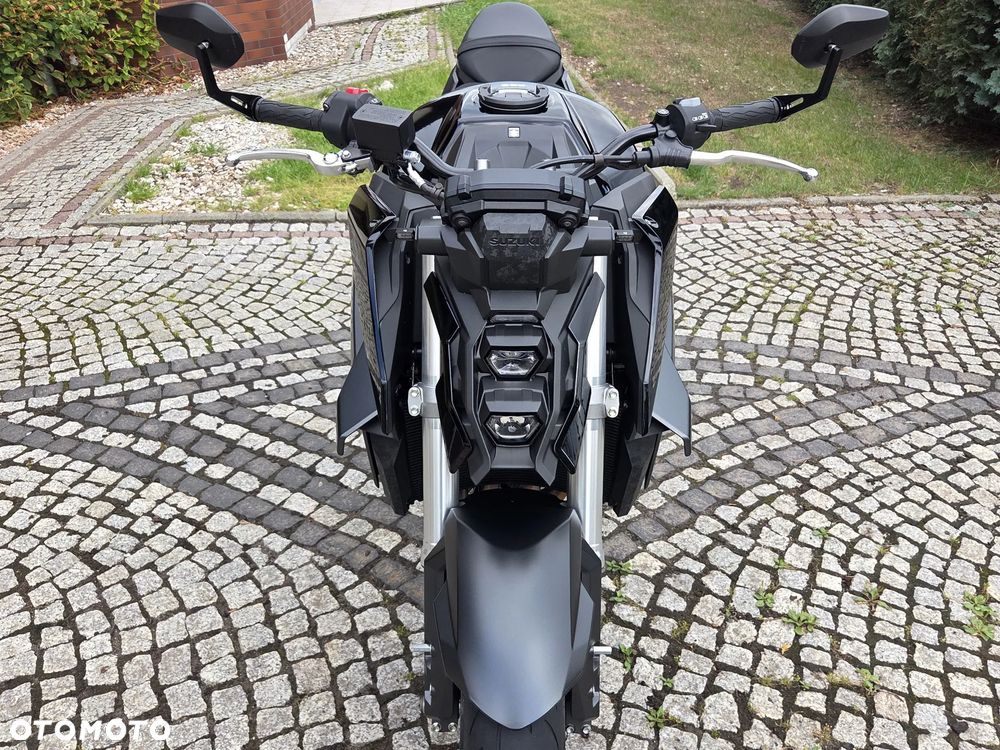 Suzuki GSX - 26