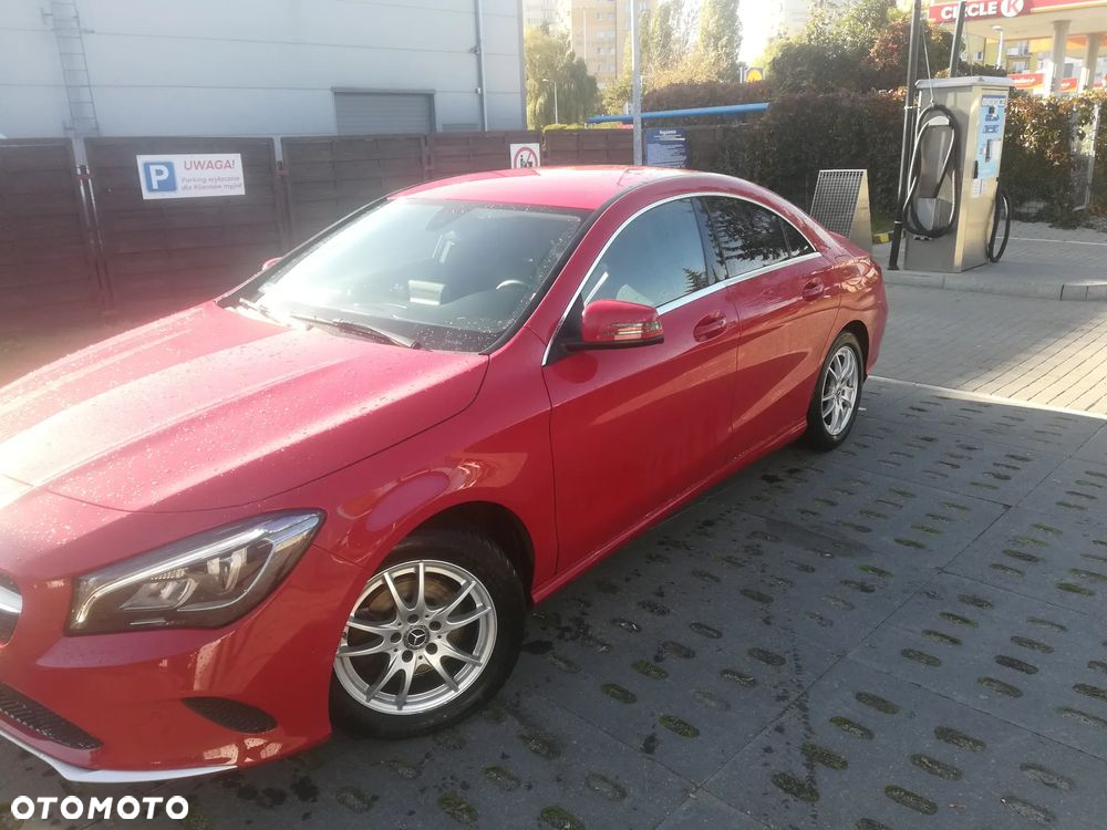 Mercedes-Benz CLA 180 7G-DCT Urban - 19