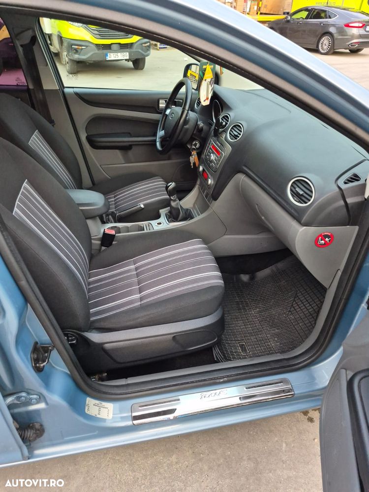 Ford Focus 1.6 Trend - 12