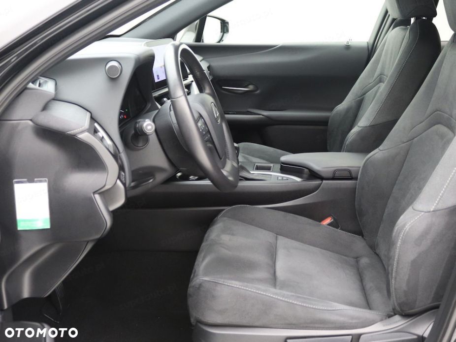 Lexus UX - 8
