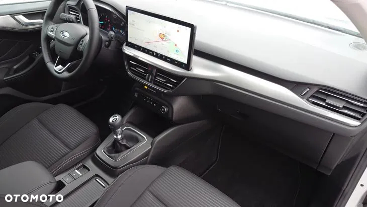 Ford Focus 1.0 EcoBoost Titanium - 26