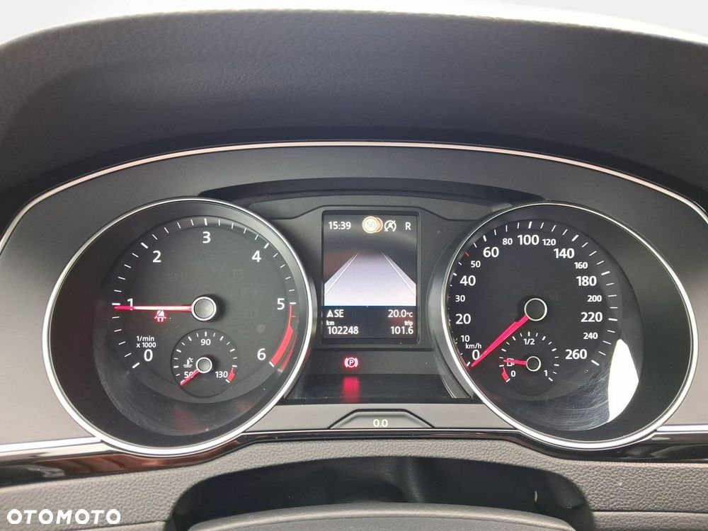 Volkswagen Passat - 18