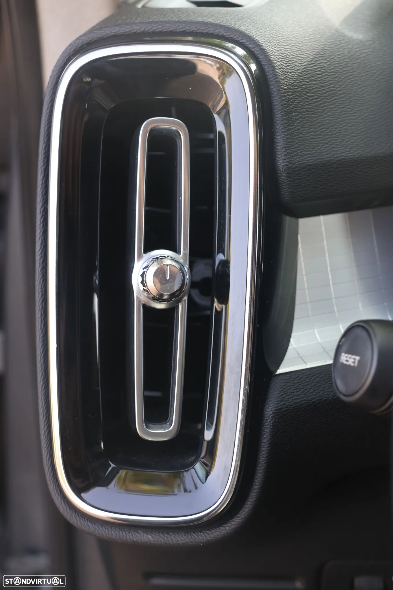 Volvo XC 40 2.0 D3 Momentum Geartronic - 23