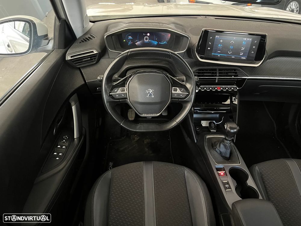 Peugeot 2008 1.2 PureTech Allure - 23