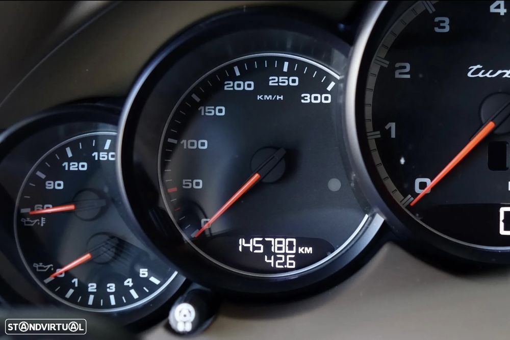 Porsche Cayenne Turbo - 12