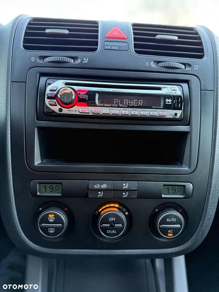 Volkswagen Golf 1.6 Comfortline - 30