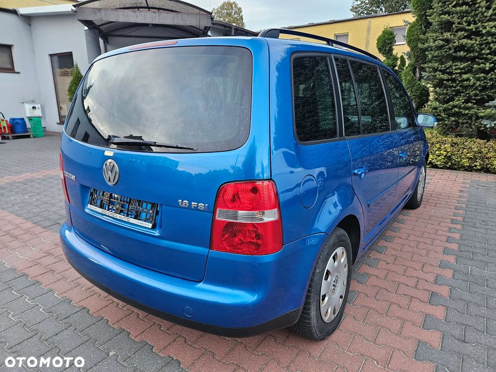 Volkswagen Touran - 11
