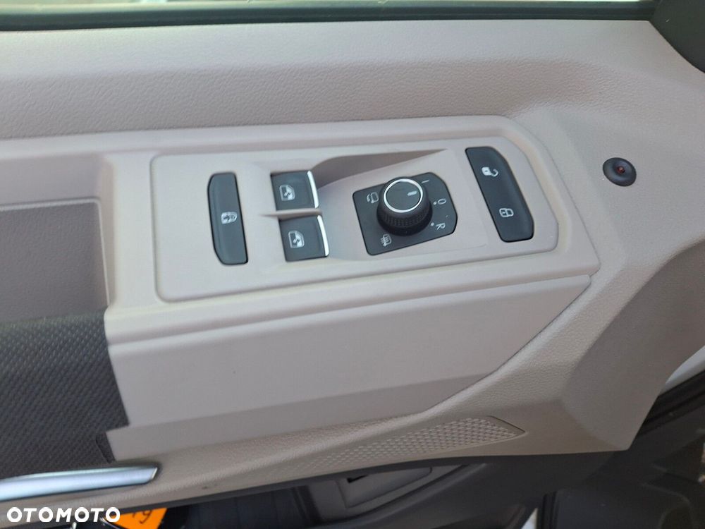 Volkswagen Multivan - 17