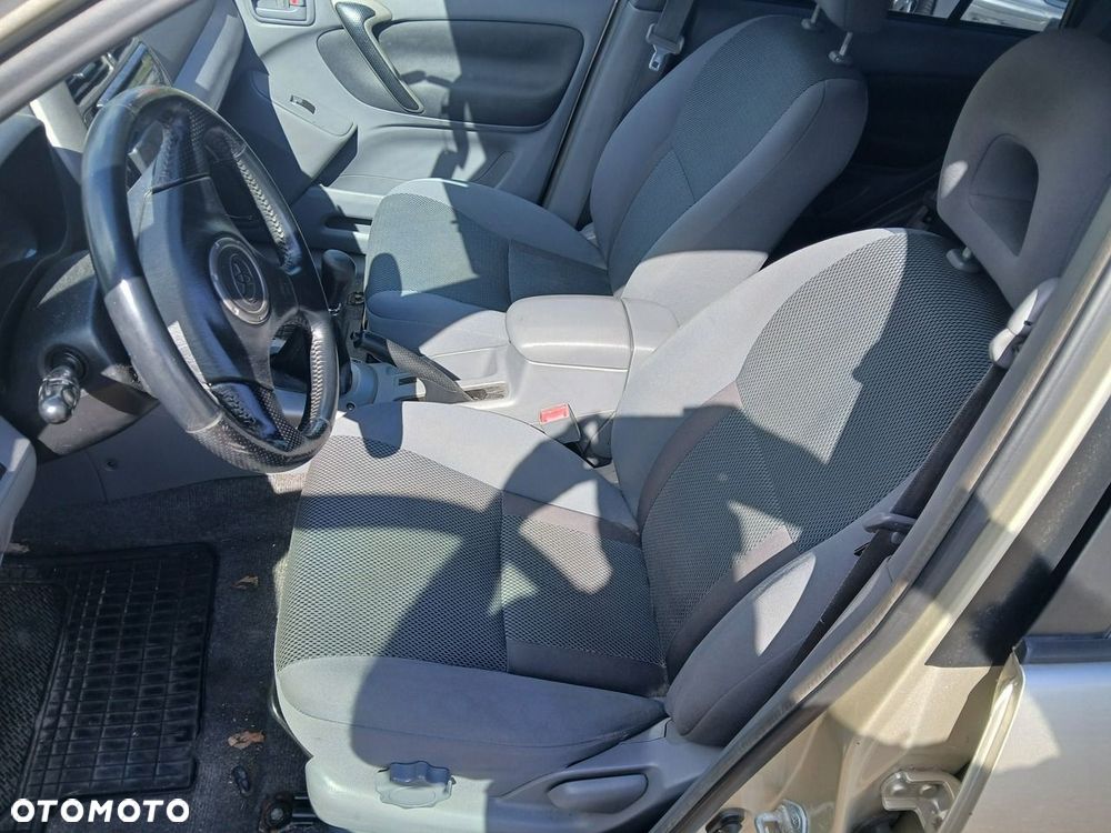 Toyota RAV4 D-4D 4x4 - 8