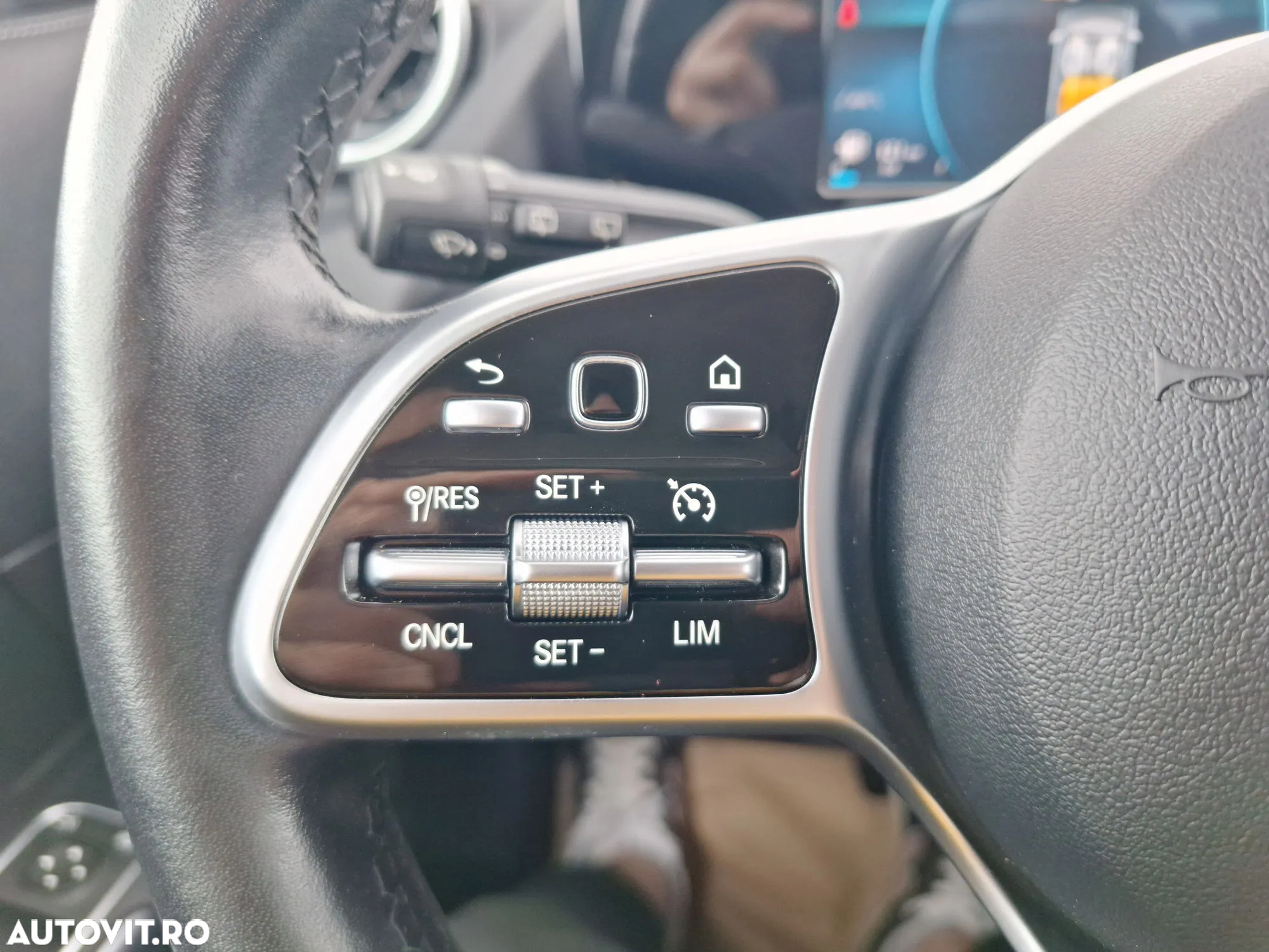 Mercedes-Benz GLA 200 d 4Matic 8G-DCT - 18