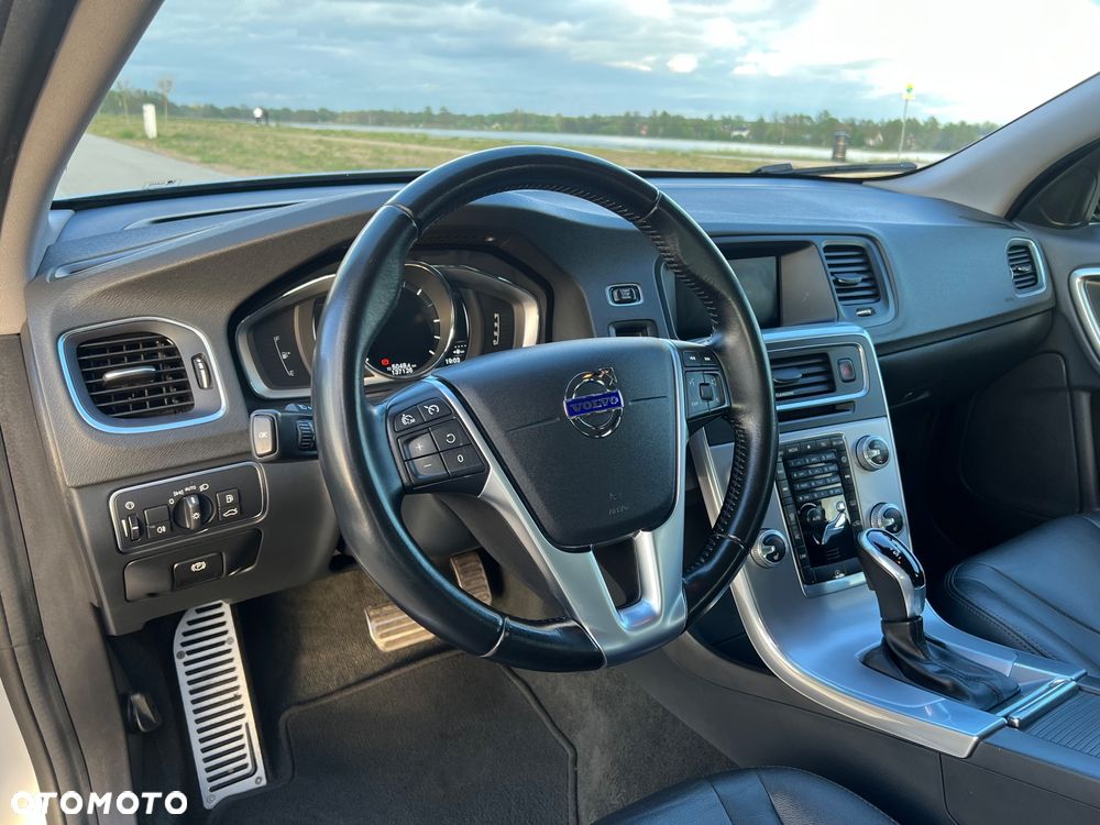 Volvo V60 Cross Country D3 Geartronic Summum - 11