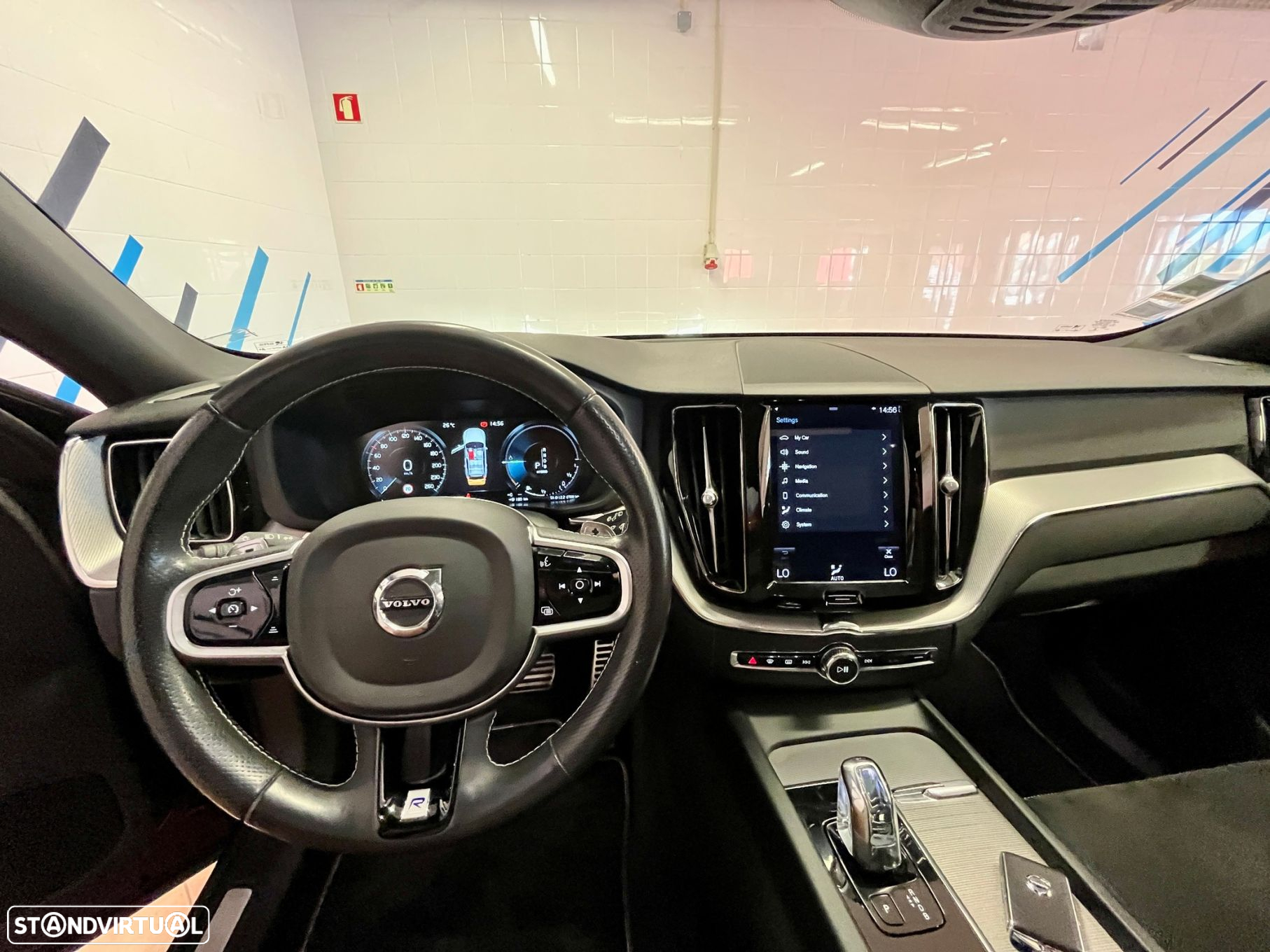 Volvo XC 60 2.0 T8 PHEV R-Design AWD - 16
