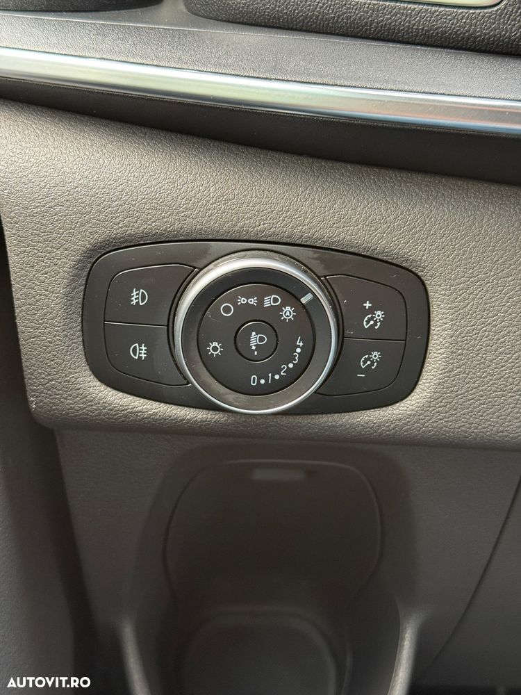 Ford Tourneo Custom - 25