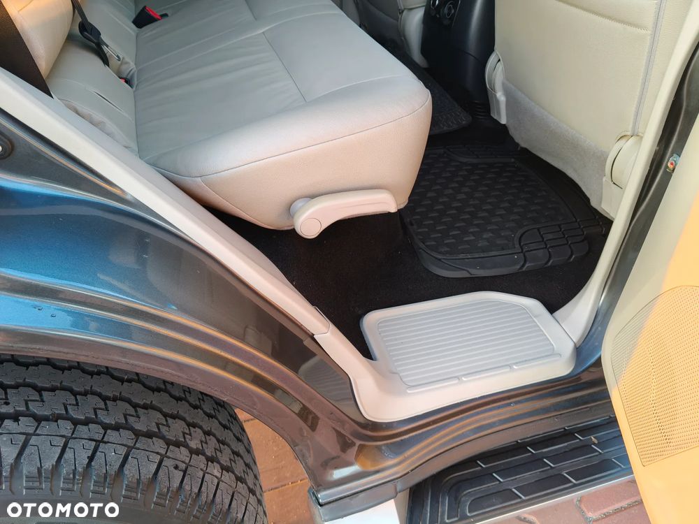 Mitsubishi Pajero - 25