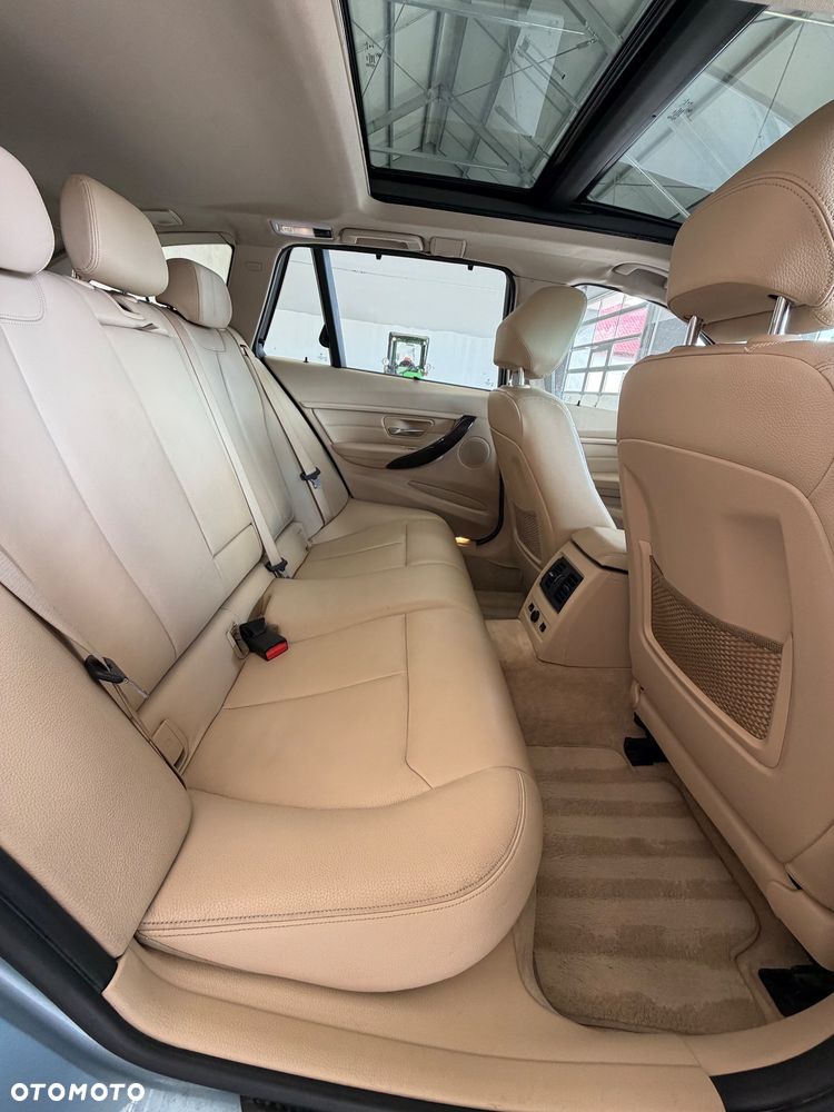 BMW Seria 3 328i xDrive Luxury Line - 34
