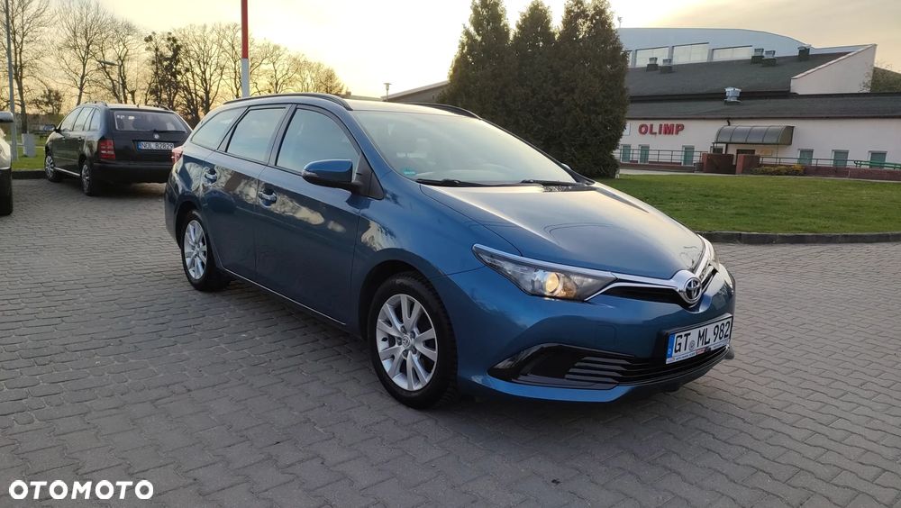 Toyota Auris 1.33 Dual-VVT-i Comfort - 1