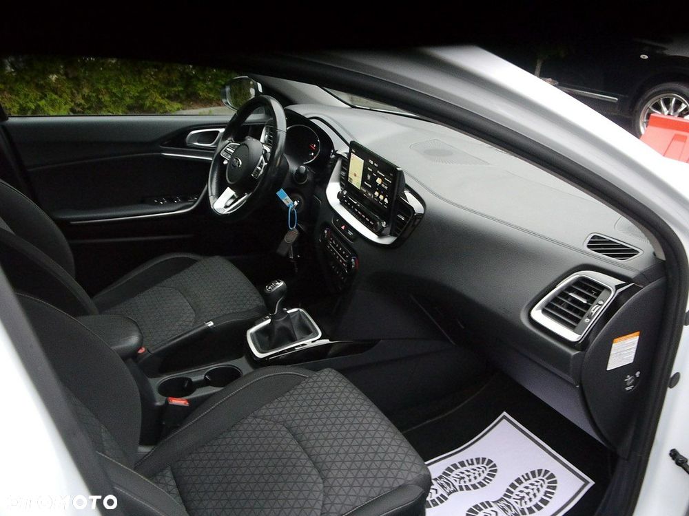 Kia Ceed 1.6 CRDi mHEV Business Line - 22