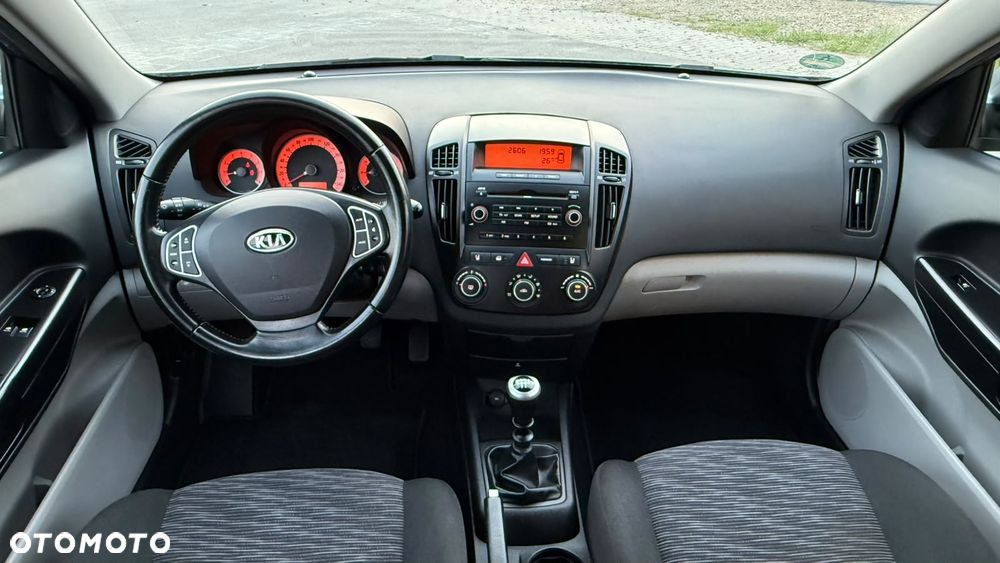 Kia Ceed 1.4 CVVT Attract - 6