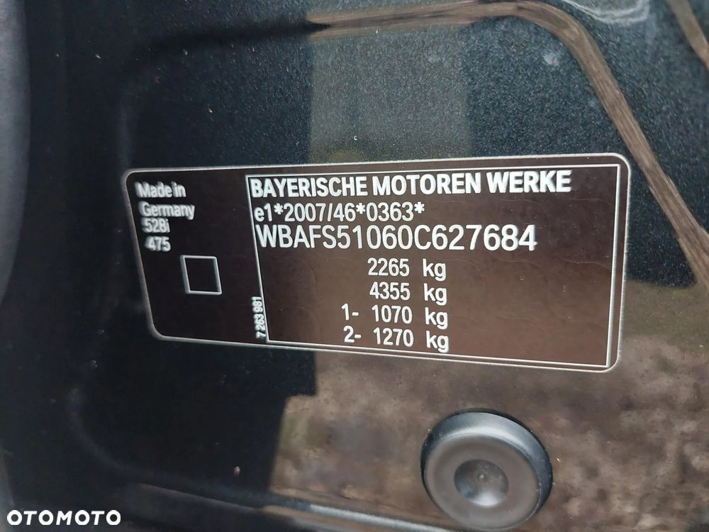 BMW Seria 5 528i Sport-Aut - 31