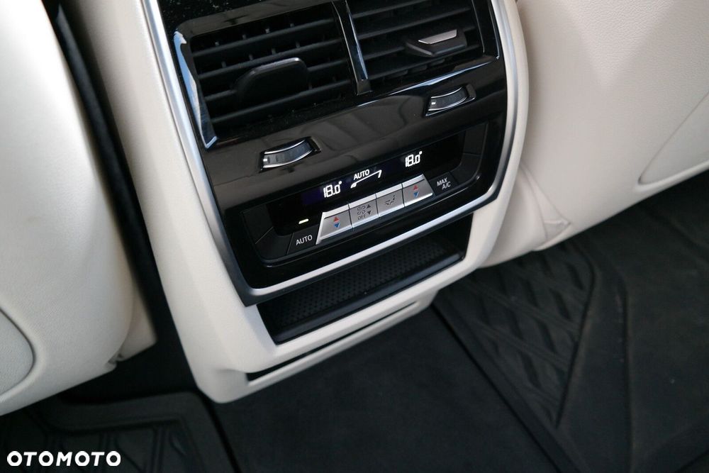 BMW X7 - 24