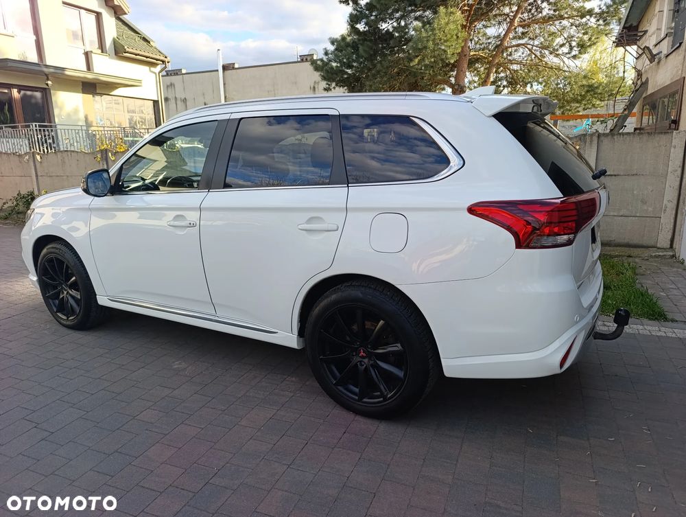 Mitsubishi Outlander 2.4 4WD Diamant+ - 5