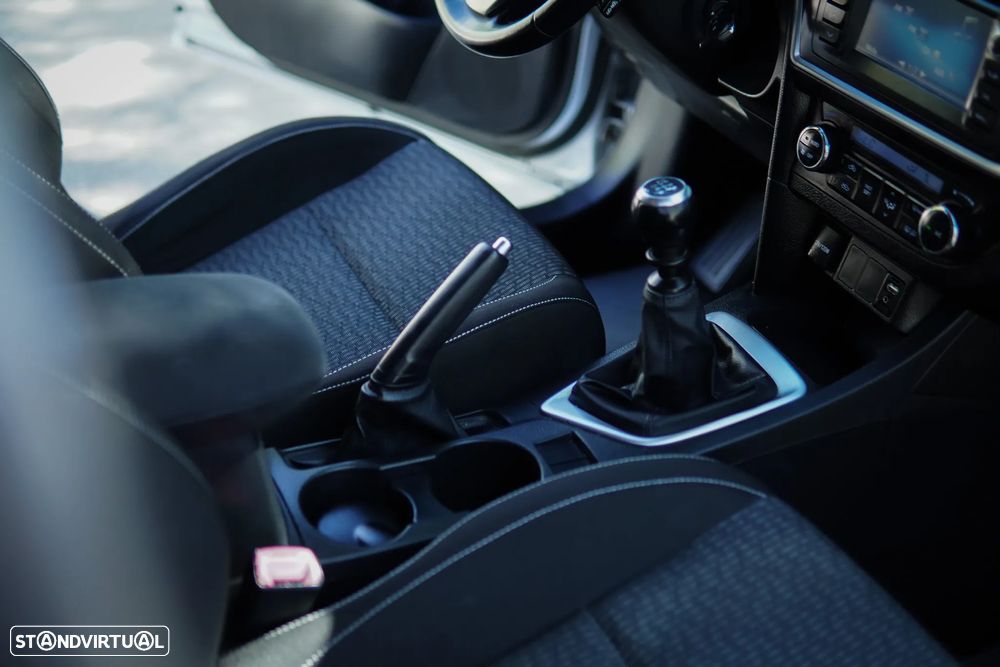 Toyota Auris 1.4 D-4D Exclusive+P.Sport - 51