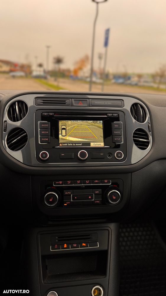 Volkswagen Tiguan 2.0 TDI DPF 4Motion BlueMotion Technology DSG Exclusive - 9