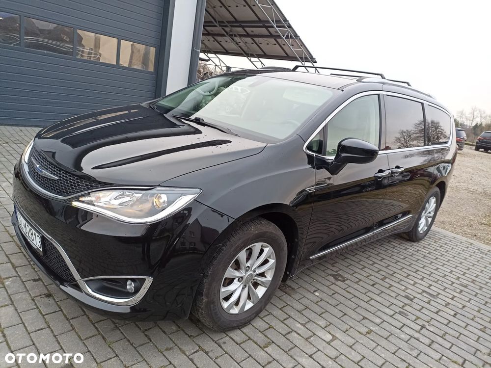 Chrysler Pacifica - 1