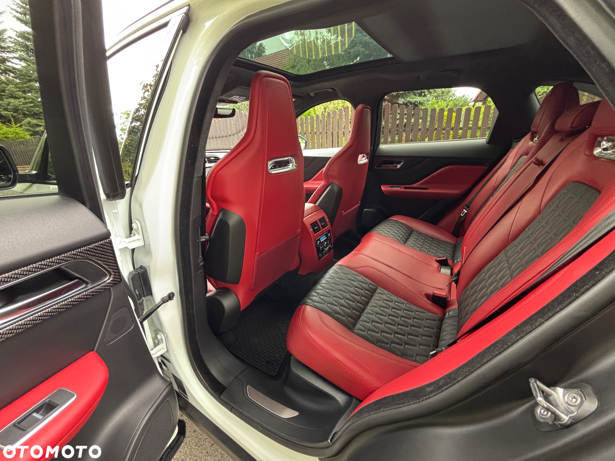 Jaguar F-Pace 5.0 V8 P550 AWD SVR - 18