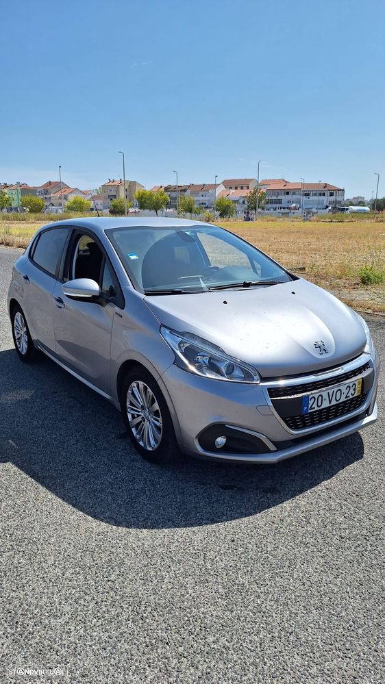 Peugeot 208 1.2 PureTech Signature - 1