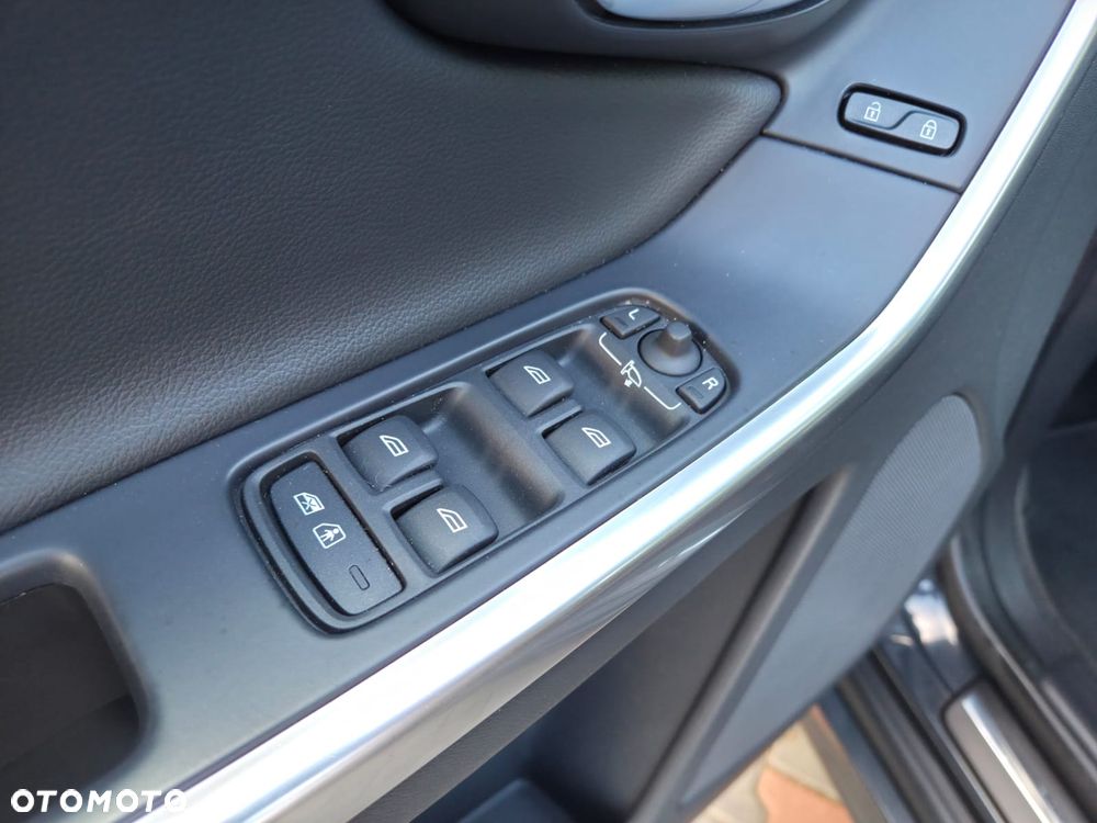 Volvo XC 60 D3 Drive-E Momentum - 11