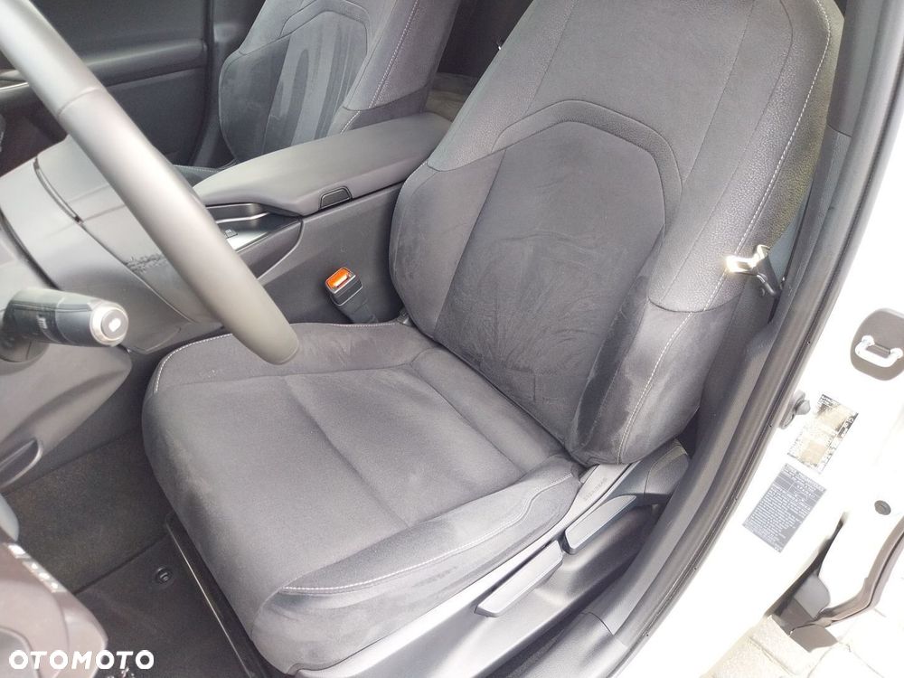 Lexus UX 300h Business - 17