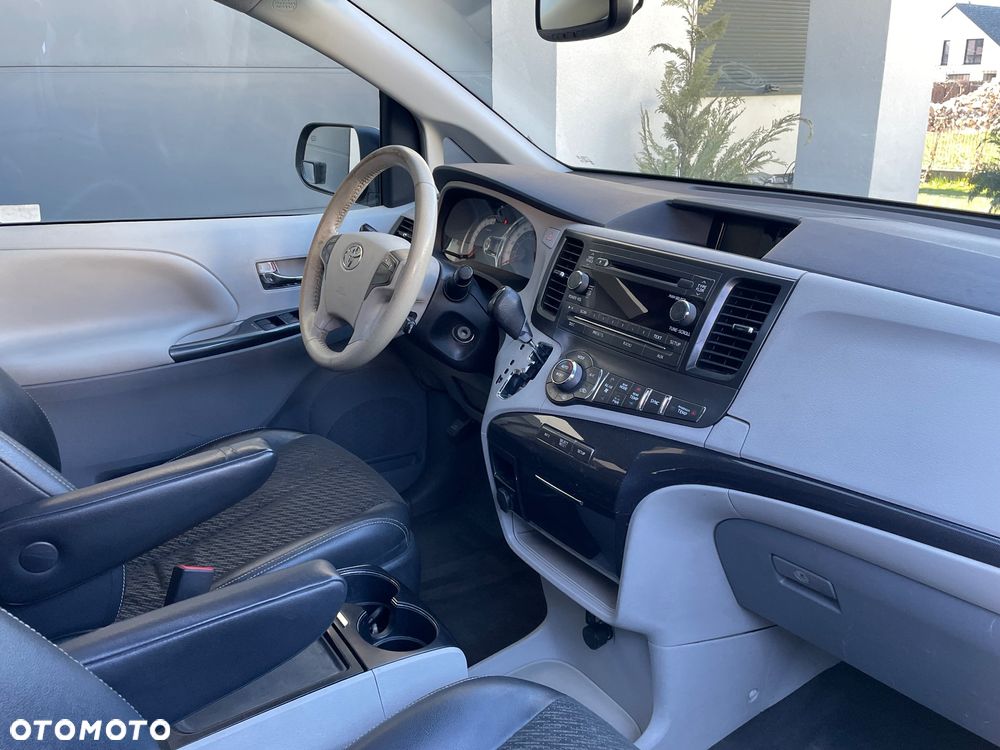 Toyota Sienna 3.5 V6 SE - 9