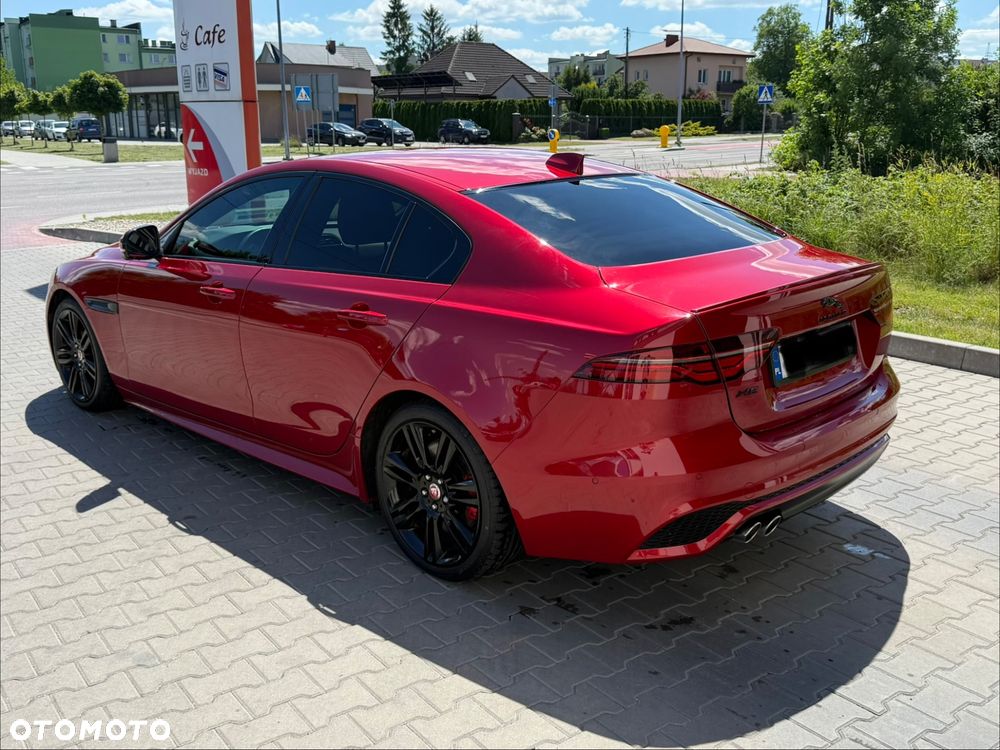 Jaguar XE - 13