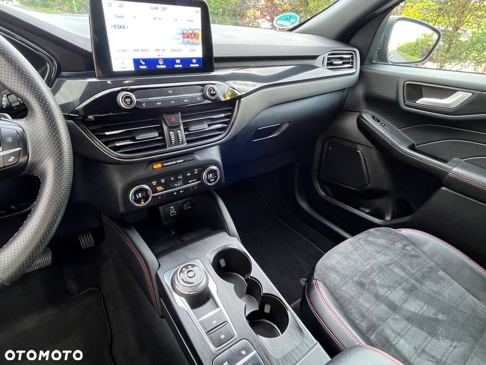 Ford Kuga 2.0 EcoBlue 4x4 ST-LINE X - 24