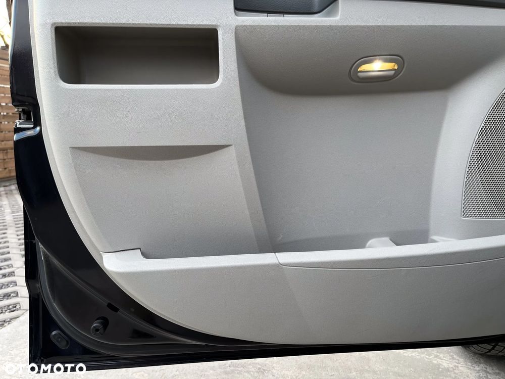 Chrysler Grand Voyager ver-2-8-crd-limited - 22