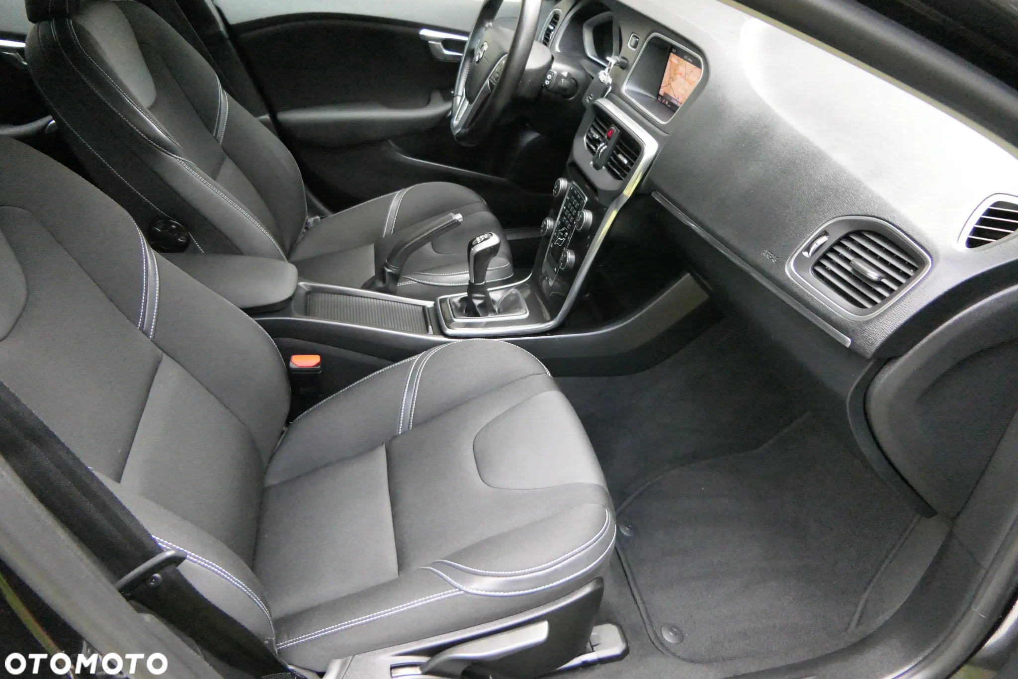 Volvo V40 T3 Drive-E Momentum - 19