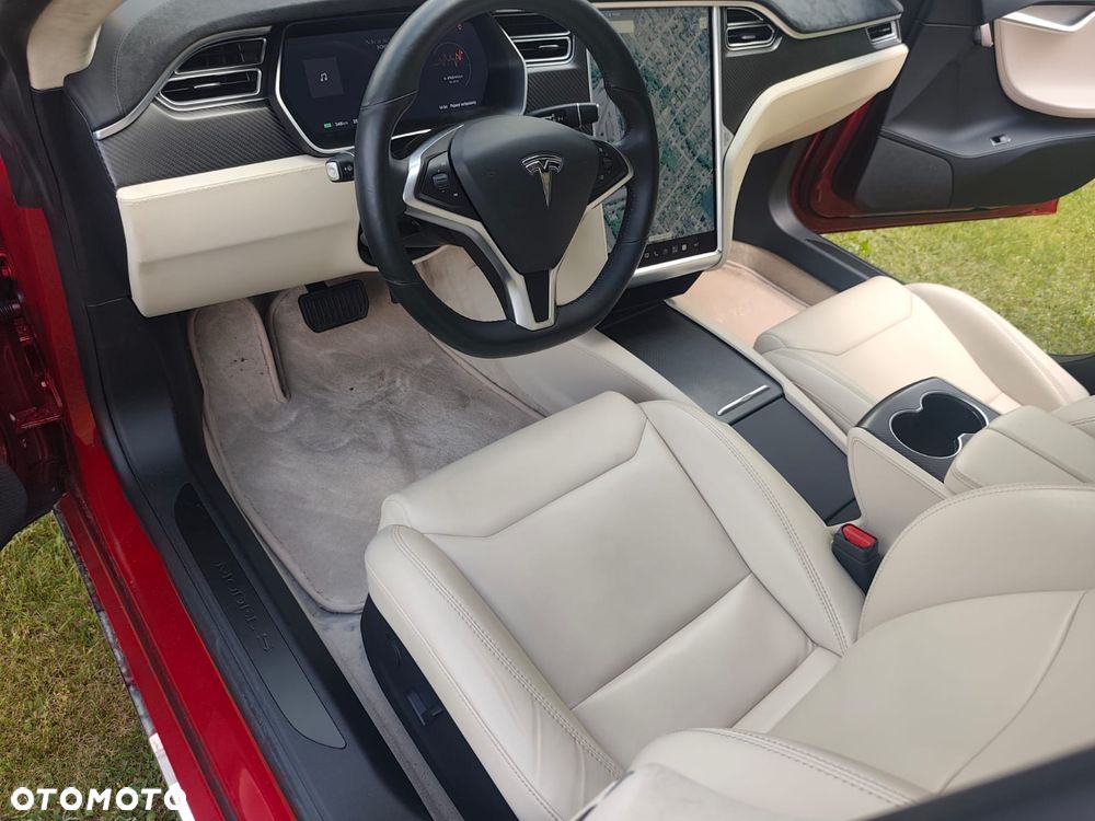 Tesla Model S - 10