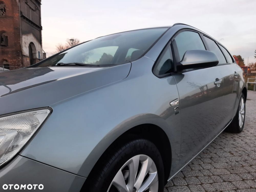 Opel Astra 1.4 Turbo 150 Jahre - 9